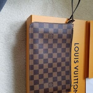 Authentic Louis Vuitton Damier Ebene Pouchette